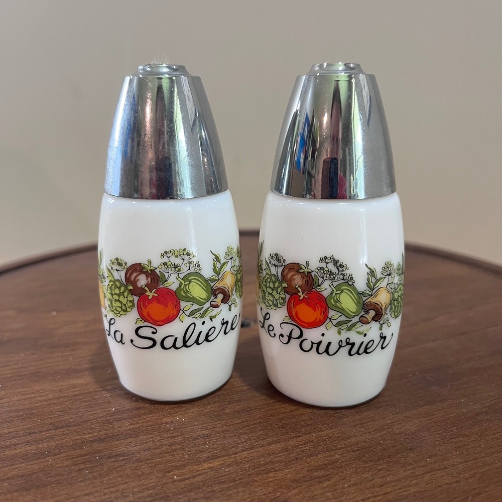 Vtg Gemco Spice of
Life Milk Glass Salt & Pepper Shakers Vegetable Motif Chrome